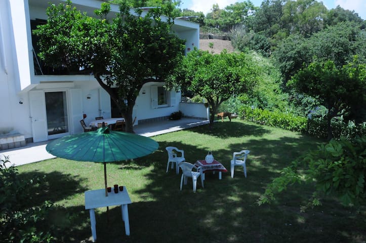 Bella casa di charme con giardino