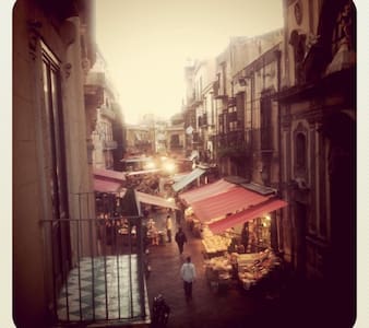 Vista sul Mercato del Capo, Palermo