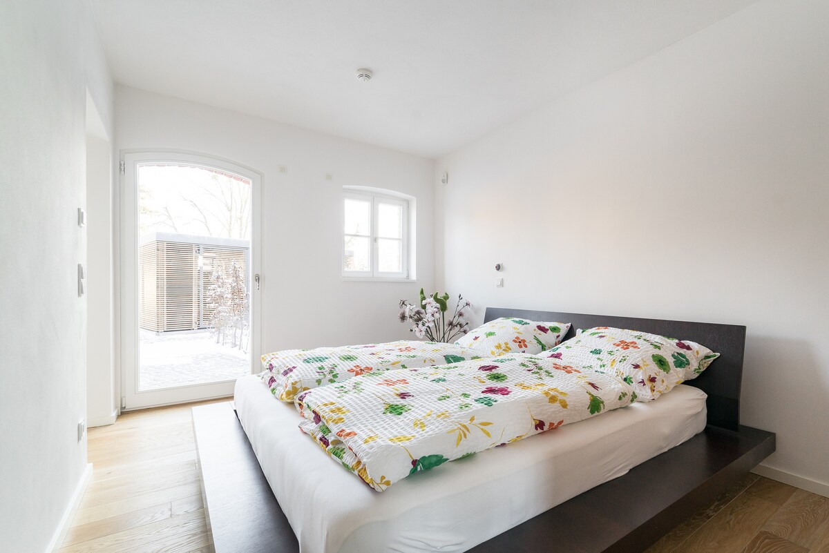 Slaapkamer begane grond: bed 160 x 200 cm