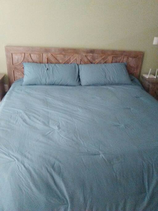 Cama King Size de la habitación.
