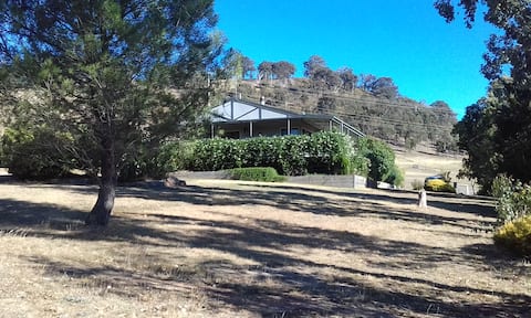 Mount Hope Tallarook farmhouse: superb views