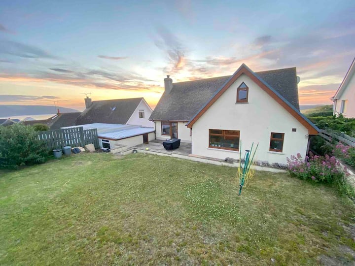 Spacious Coastal Gwbert Holiday Rental Cottages for Rent in Cardigan, Wales, United Kingdom