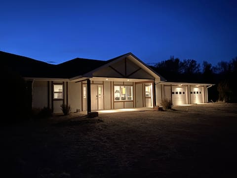 Modern Luxury Home on the River w/ 3 Bedrooms
