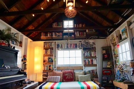 Glamping Nook right on Lake Erie