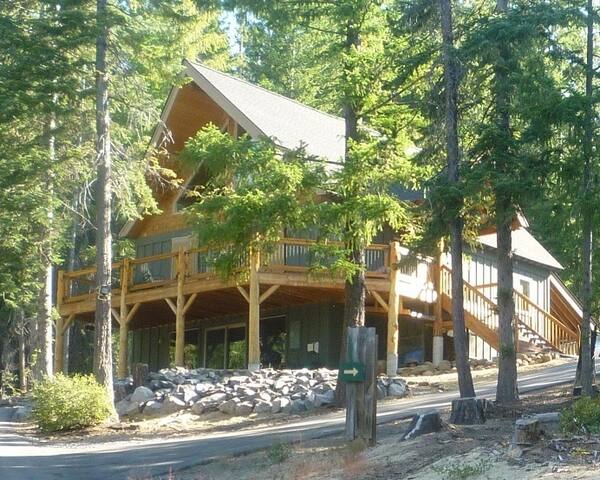 Airbnb Crescent Lake Vacation Rentals Places To Stay