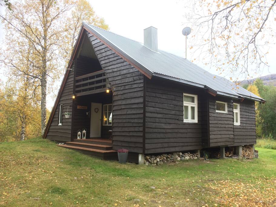 The entrance and the front porch, new renovated summer 2017.
