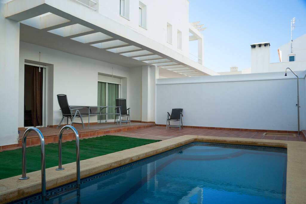 PISCINA PRIVADA mantenida todo el año