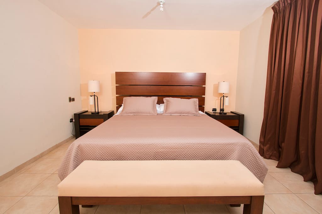 BEDROOM 1 (ROYALTY)