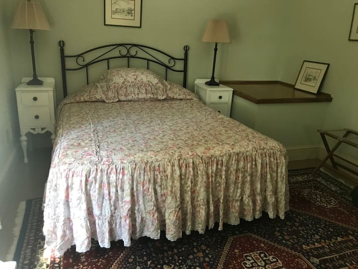 二楼卧室# 2配备标准双人床（最多2人）