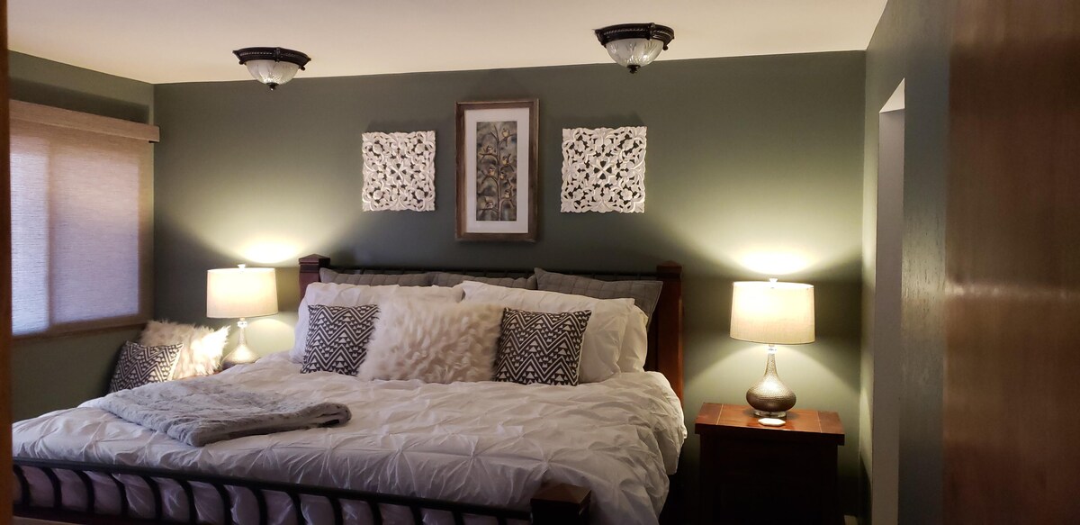 Главна спалня с суперголямо двойно легло с мемори пяна