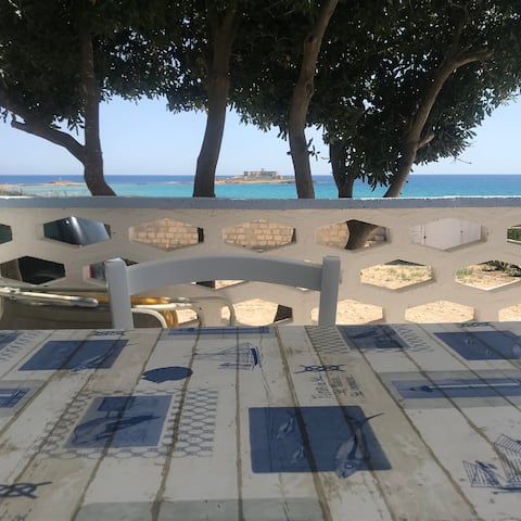 Top performing Airbnb: charming villa 50 meters from the beach in Syracuse