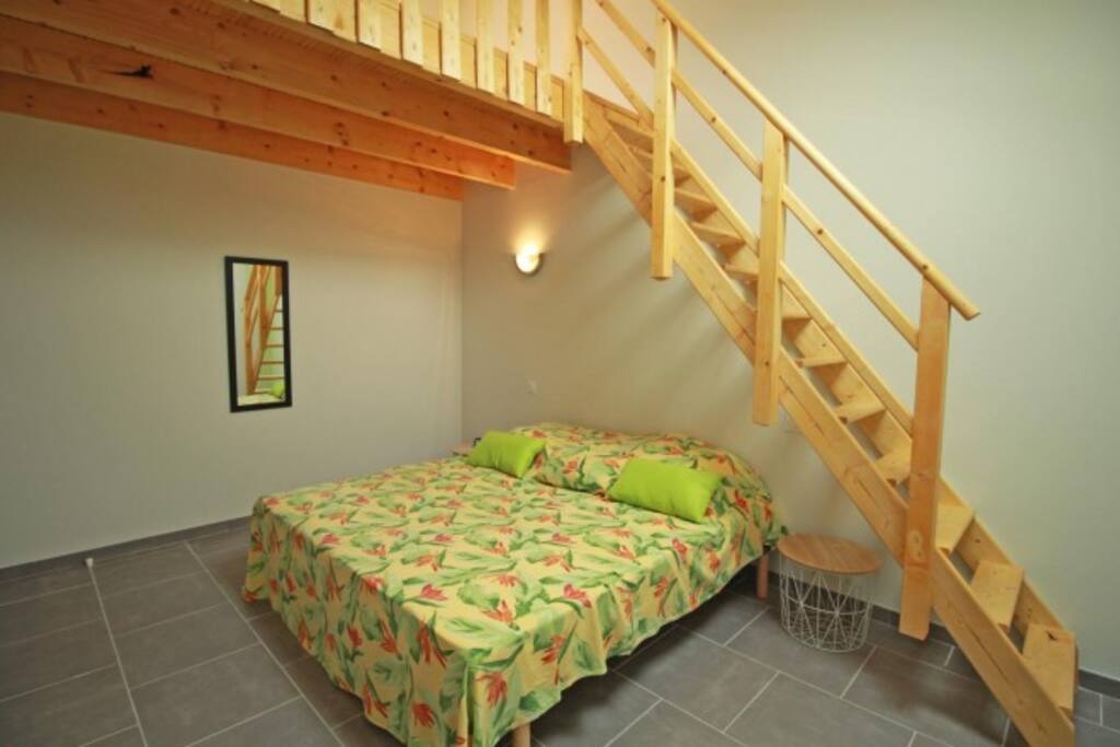 Deux lits simples jumelable transformable en lit double de 180 cm