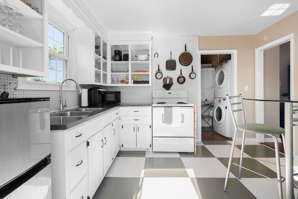 Full Kitchen; Laundry facilities
Photo by Zachary Balber