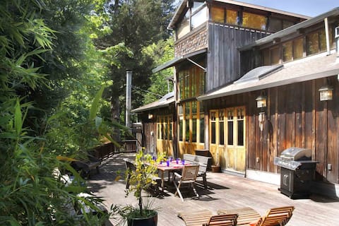 ARTISaN: Walk to River Beach Hot Tub Woodstove