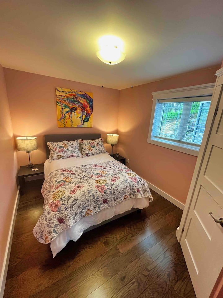 Upstairs bedroom, great for a kids room. Double bed.