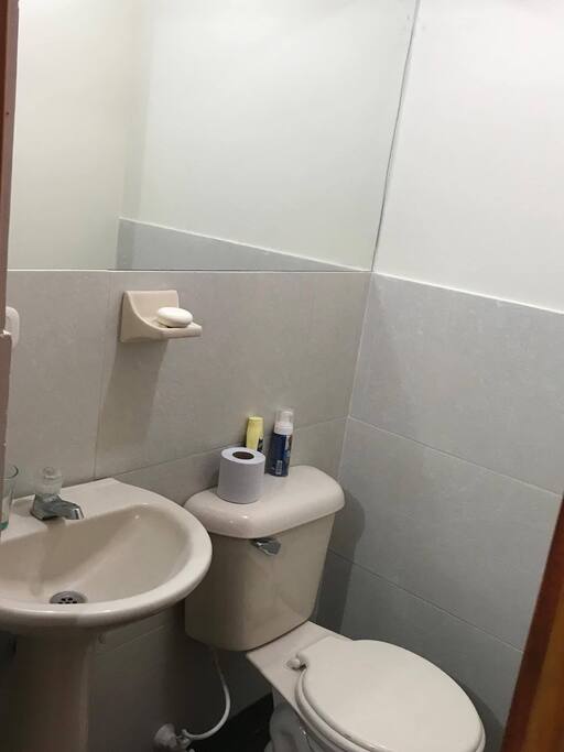 1 baño privado/
1 private bathroom