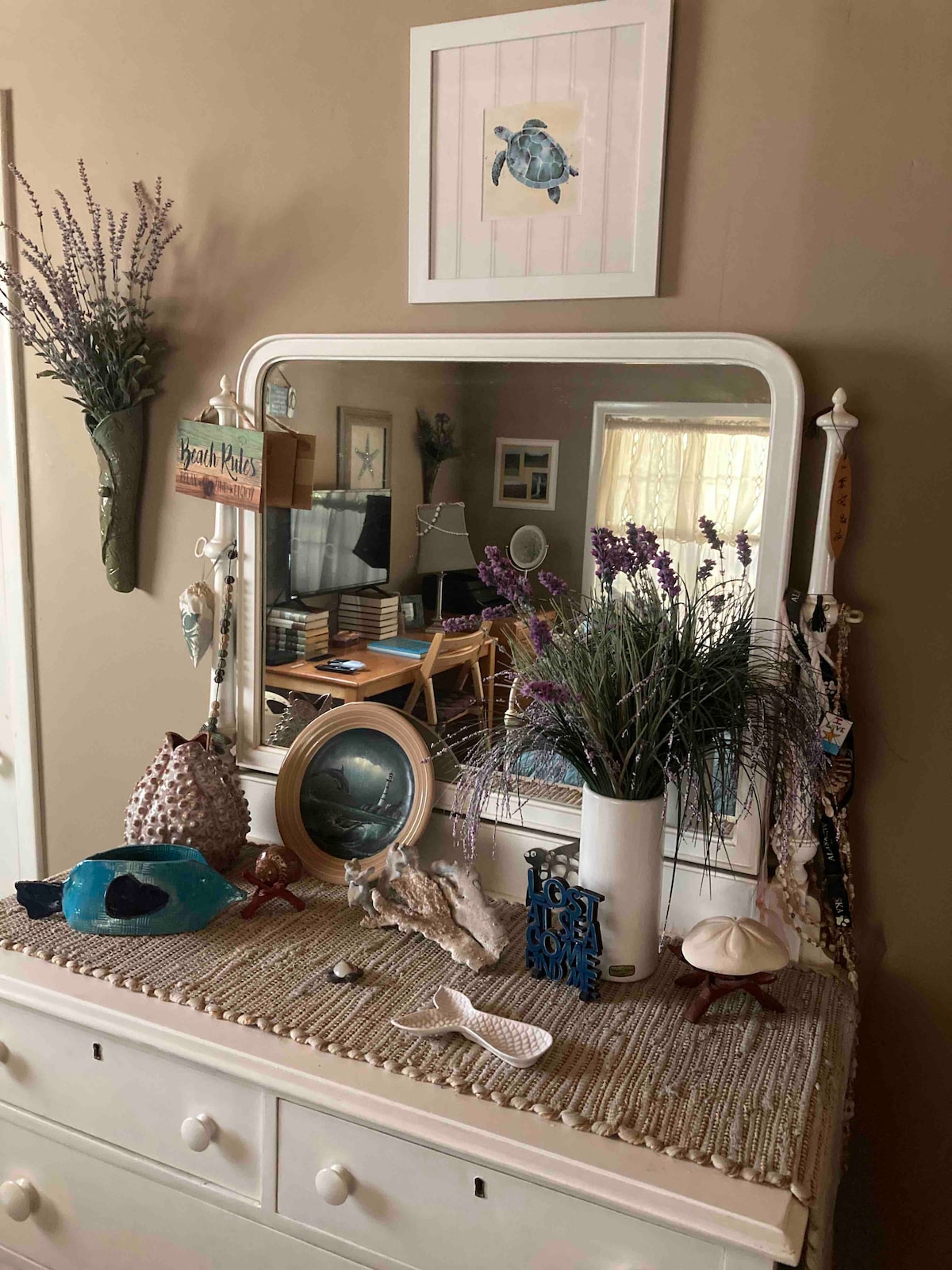 ตู้ลิ้นชักในห้องนอน