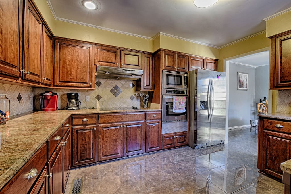 Remodeled Kitchen! New SS appliances, marble floors, backsplash and granite!