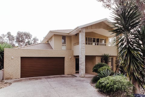 Silverleaves BeachHouse - Sleeps 12- Pet friendly