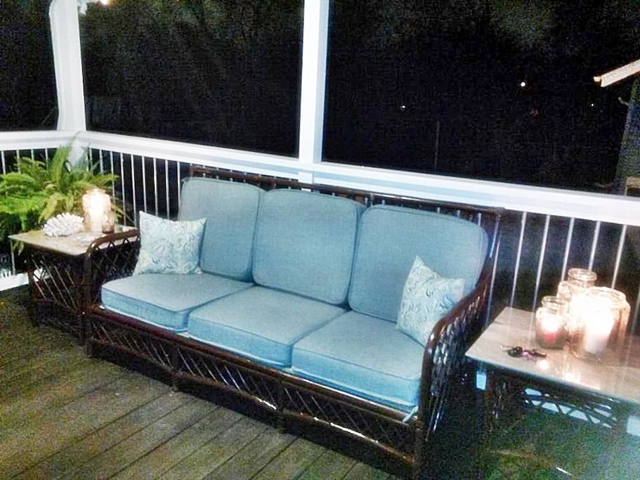 Great outdoor area with plenty of seating!