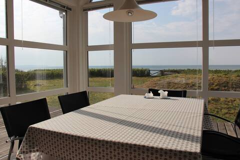 Lovely cottage with direct access to the beach