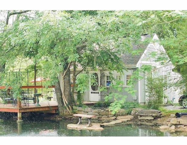 SECLUDED home in country! near I-24– Le Chateau