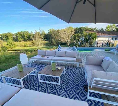 House with large terrace, swimming pool, golf