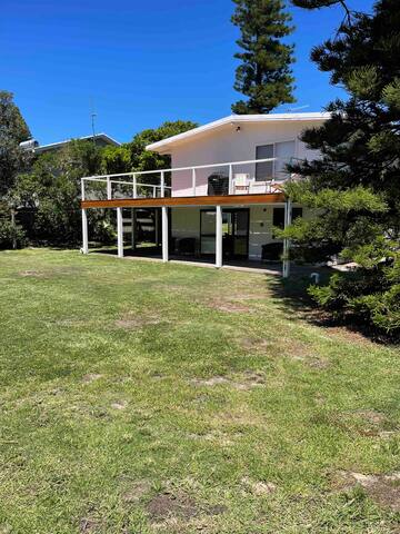 Blueys Beach House – footsteps from the sand gallery image 3