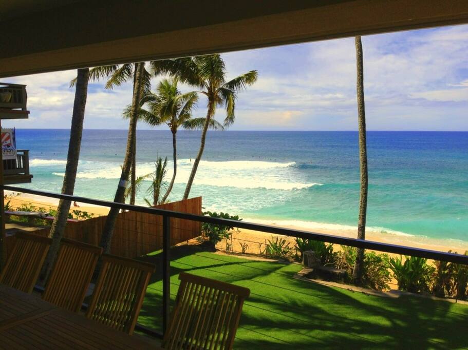 Looking straight into Banzai Pipeline!