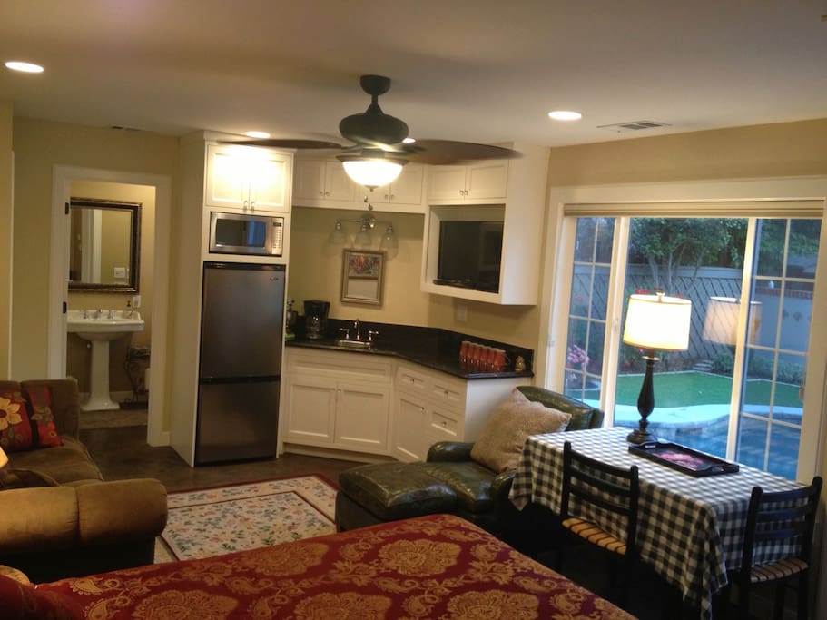 Mini kitchenette with refrigerator and microwave. Access to gas BBQ grill right outside. Beautiful pool view.