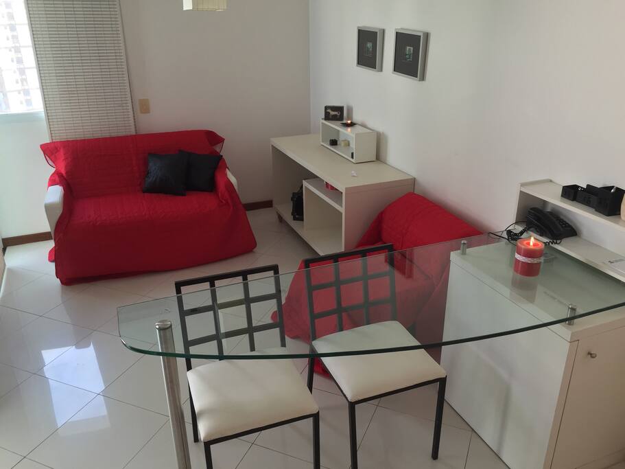 Sofá cama , mesa de trabalho