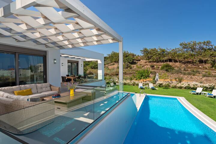 Eolia Iconic Villa, walking distance to the beach gallery image 3