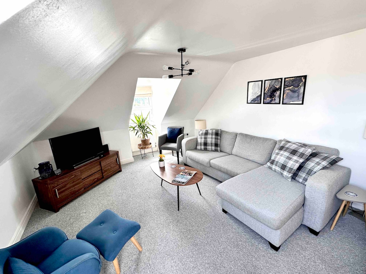 Popular Airbnb listing: Penthouse apartment, moments from beach and town in Swanage