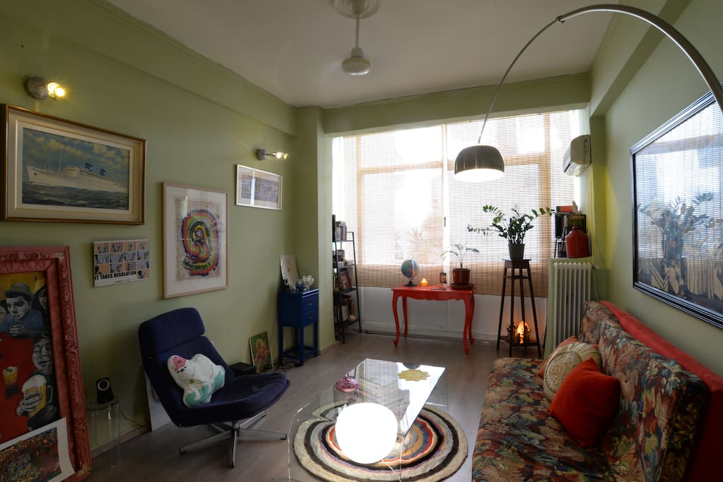 Boheme living room with vintage furniture