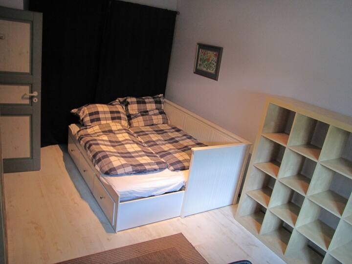 2. Schlafzimmer mit ausziehbarem Bett