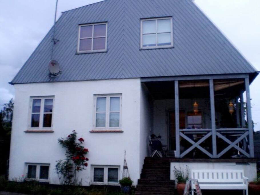 Huset set fra haven