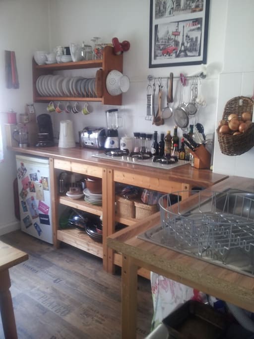 Kochzeile incl. Senseo Kaffeemaschiene oder Bodum. Wasserkocher, Gasherd,
