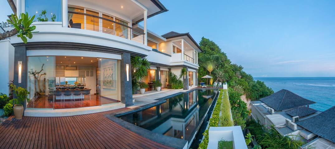 Beach Villa by the Sea with Amazing View amp; Chef  Villen 