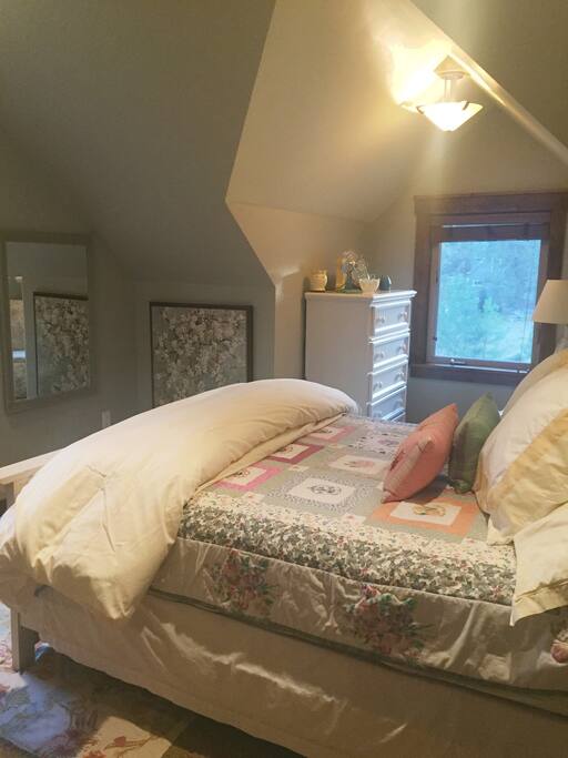 Guest bedroom 1