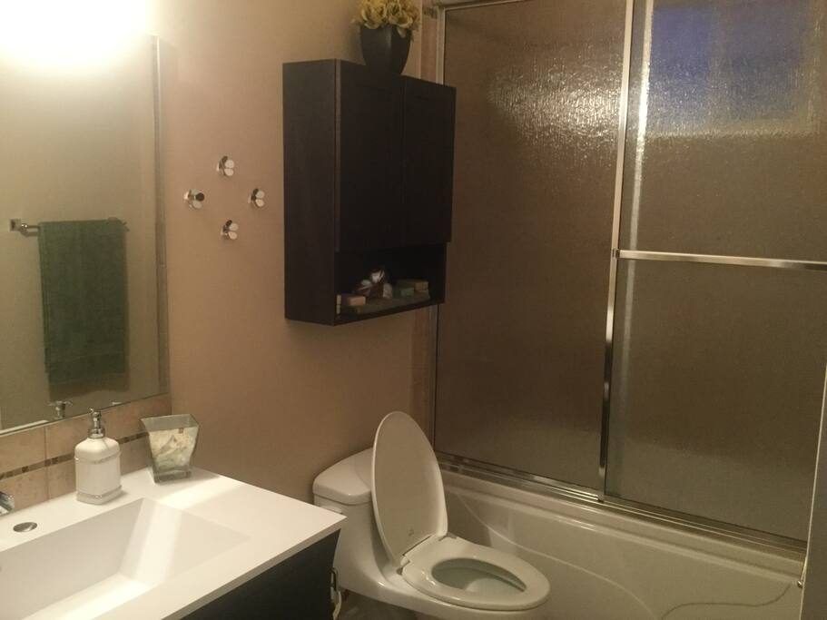 Four Piece Bathroom fully stocked