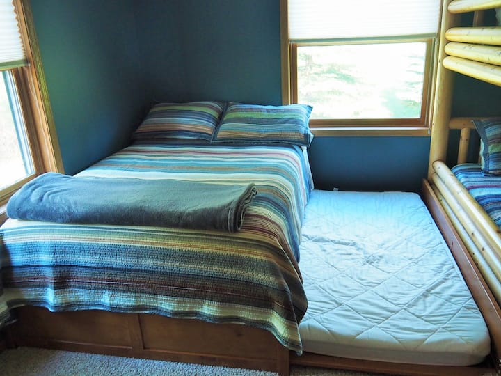 3rd Bedroom with trundle pulled out