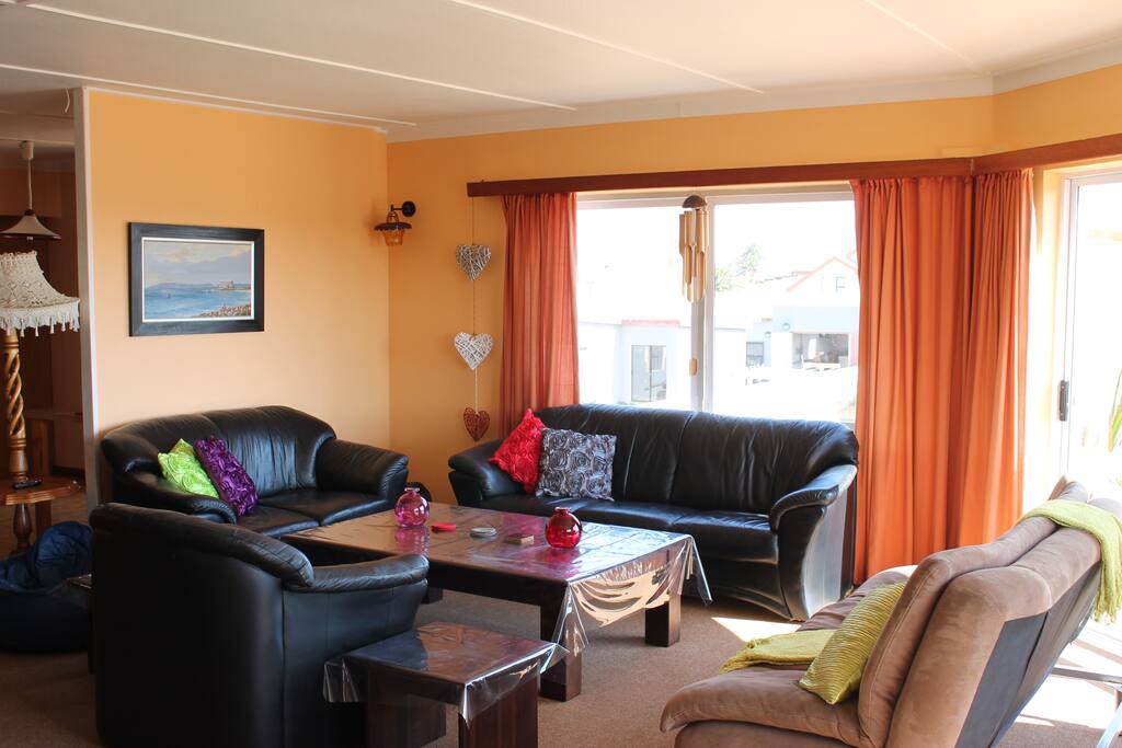 Please note: only one of the 5 units are on the top floor and has a sea view.