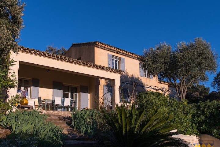 Le Mas Amore Charmante Ferme Provencale Originale Decoree Et Amenagee Avec Gout Grand Terrain Mur Et Prive Capacite D Accueil 8 Personnes