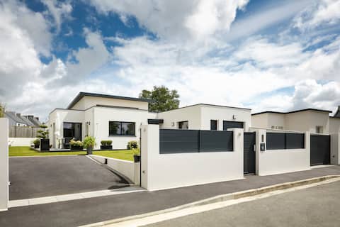 WELCOME, recent house,  top notch close to sea
