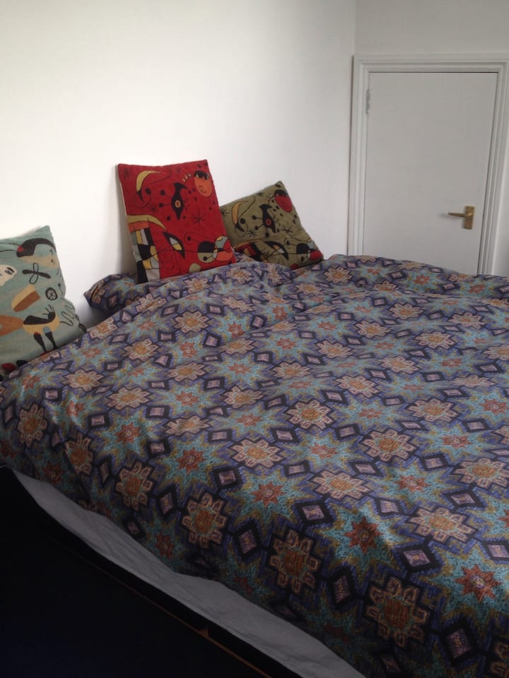 Ორადგილიანი საძინებელი ზედა სართულზე