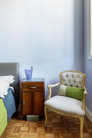 Casa Giulia al Pantheon, un ampio e originale appartamento con balcone. gallery image 3