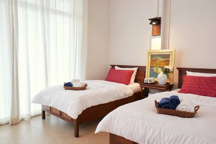 Private 7BR House&ThaiBf 300m to MRT/Joddfair/mall gallery image 5