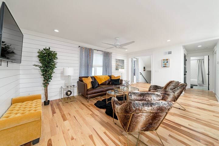 City Hideaway with Stunning Rooftop Escape #2 gallery image 3