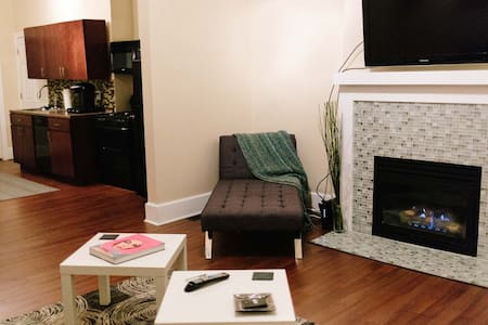 Cozy & Modern 1BD/BR Centrally Located w/Fireplace