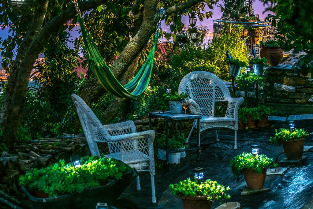 invitation to drink in the kitchen garden (σούρουπο στο περιβόλι )